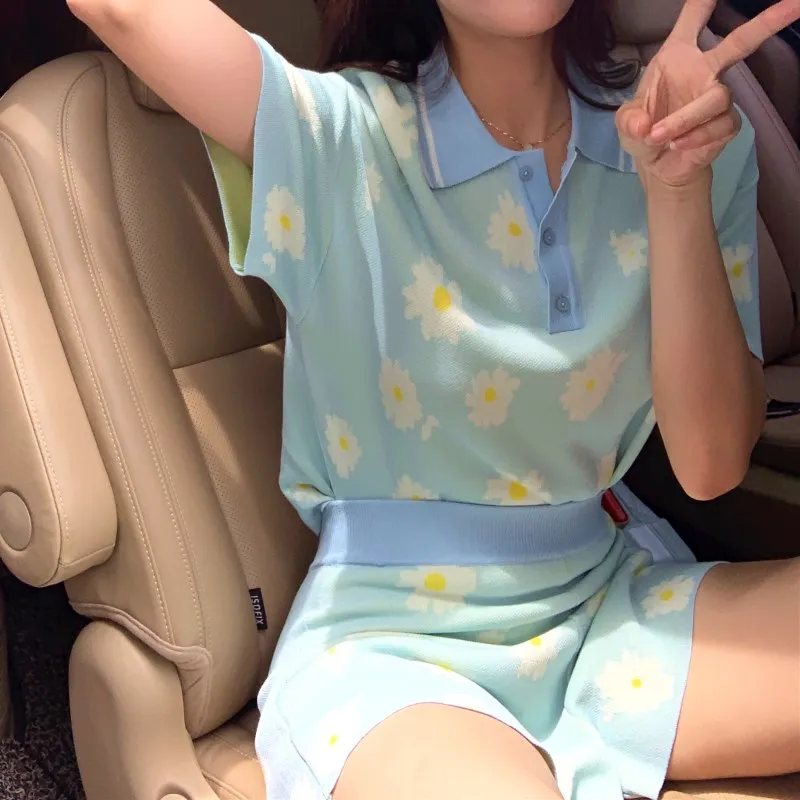 Комплект из двух предметов женский летний вязаный разноцветный цветочный