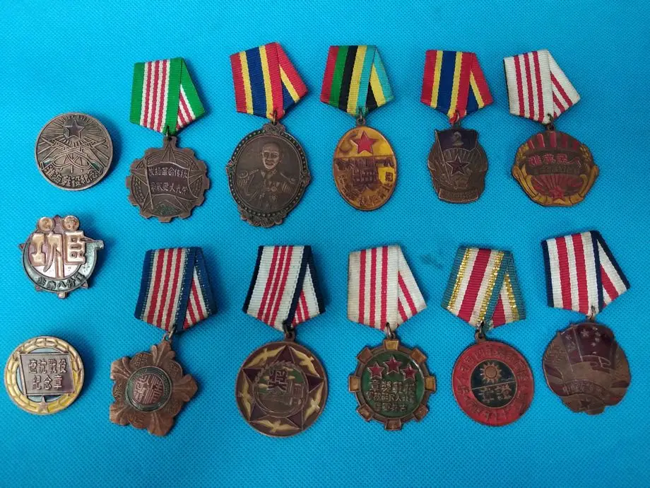 A Tumble of Vintage medal WWII period Military Medallion With character | Дом и сад