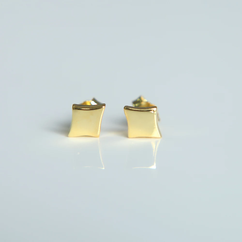 Женские серьги гвоздики в виде ромбов серебро 2017 пробы золотистые/серебристые