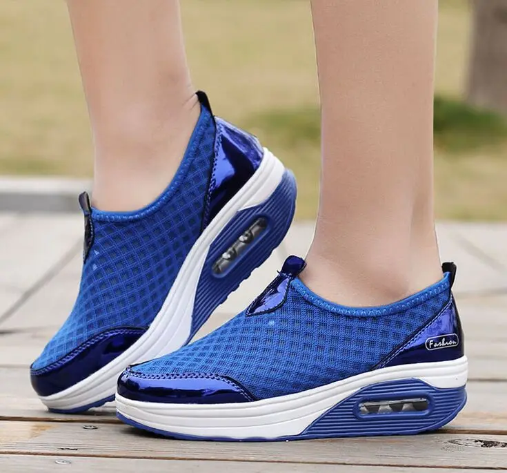 Женские сетчатые кроссовки повседневные дышащие на танкетке спортивная обувь