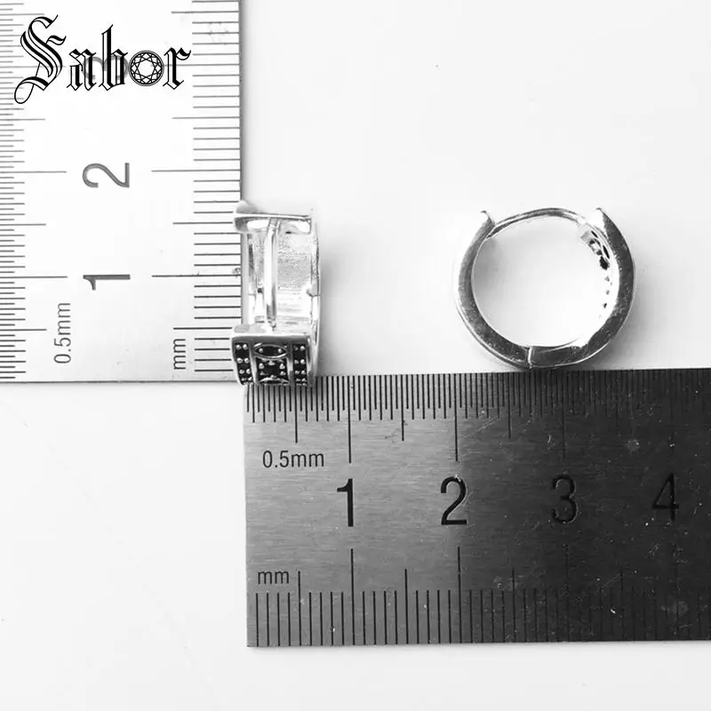 Серьги кольца с креольским ромбом и фианитом серебристого цвета