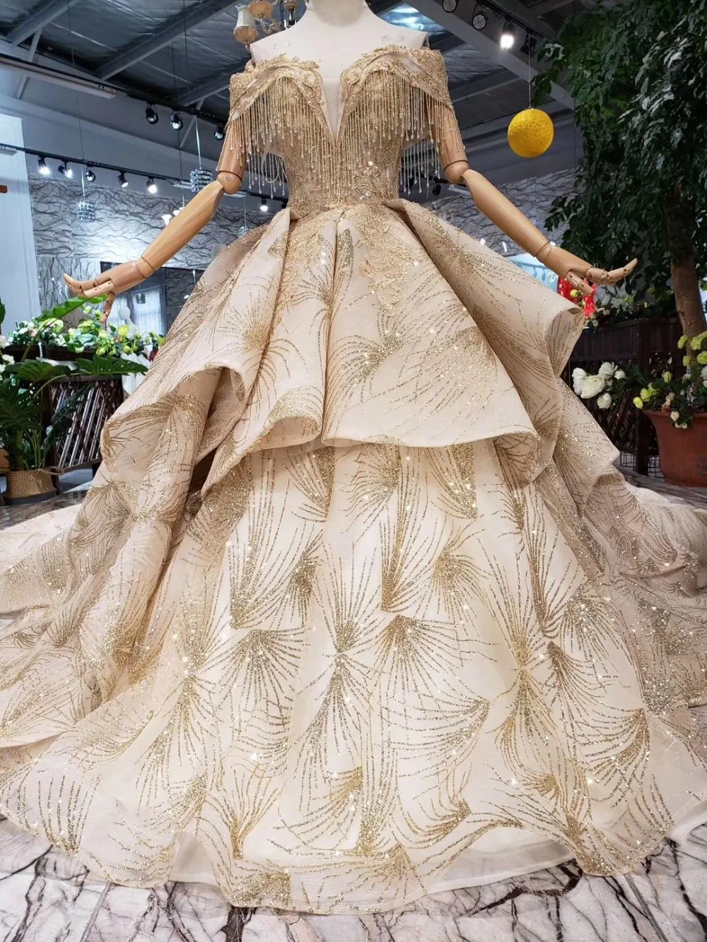 CloverBridal Middle East style beaded tassels incredible advanced glitter net Lace gold wedding dress 2019 latest luxury