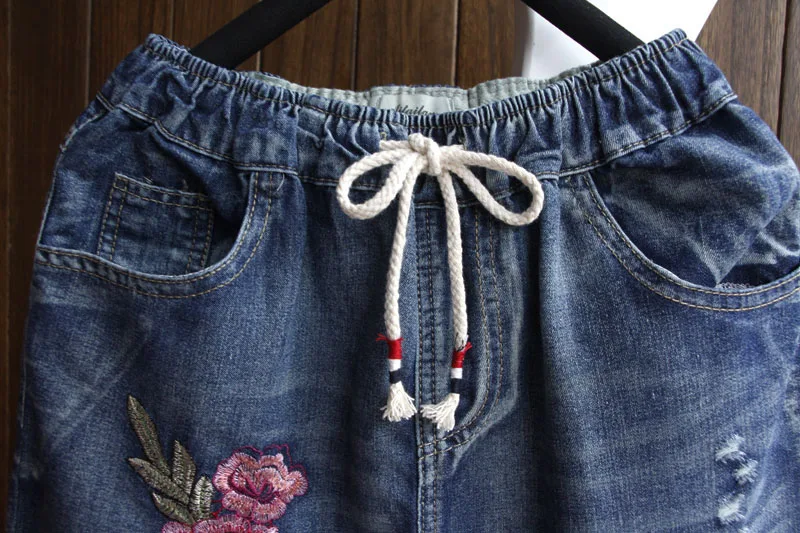 Цветочной вышивкой джинсы для женщин в стиле ретро Стиль женские весенние туфли