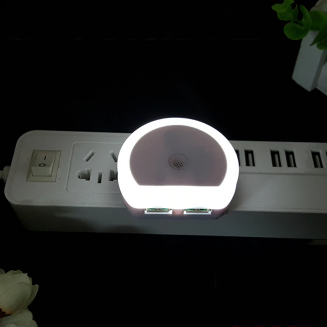 White Настенный светильник с двойным usb-разъемом с датчиком от сумерек до рассвета, светодиодный светильник для ночного видения, штепсельная вилка стандарта ЕС/США - Испускаемый цвет: White