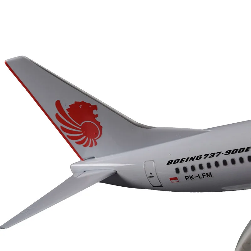 Модель самолета воздушно воздушного льва 20 см B737 модель Боинг 737 авиакомпании