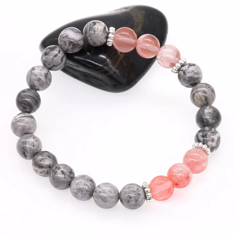 Браслет в виде серых карт с клубничным кристаллом| |