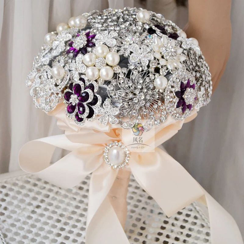 

Handmade Luxurious Brooch Patchwork Upscale Fashion Bride Hand Holding Flower Wedding Bouquets Bride Bouquet Artificial Flowers