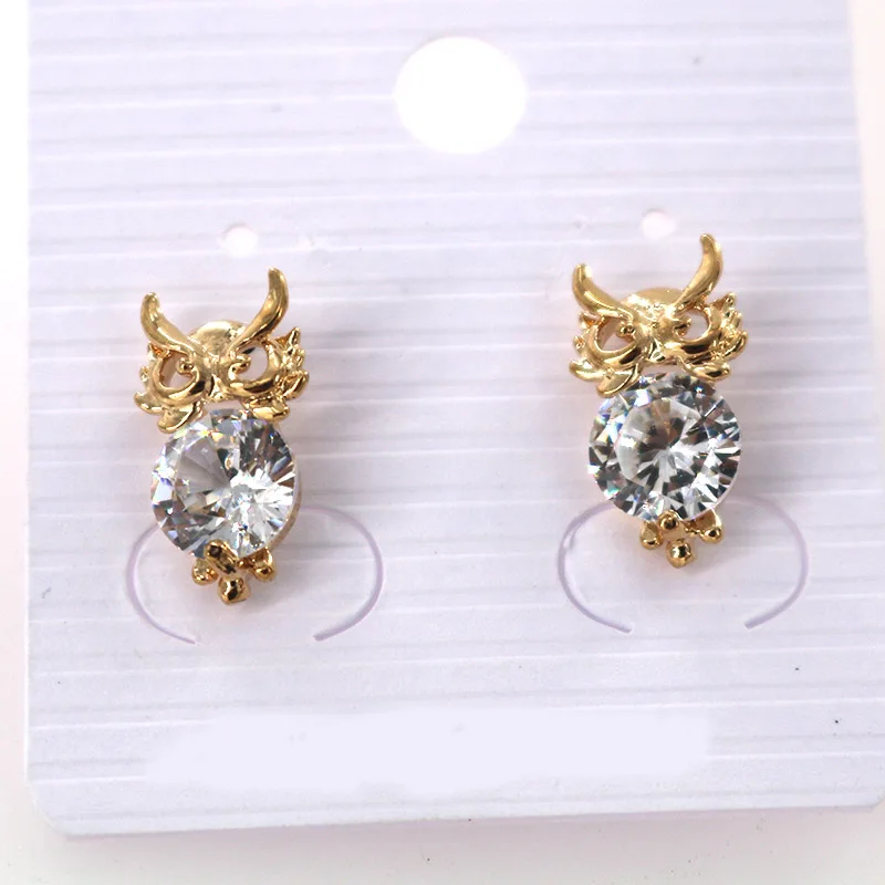 Серьги-гвоздики с фианитами женские простые ювелирные украшения кристаллами в