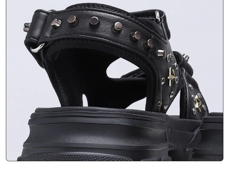 Обувь с заклепками; женские босоножки на платформе; zapatos de mujer; брендовая пляжная обувь с металлическими украшениями; chaussures femme; массивные сандалии; mujer