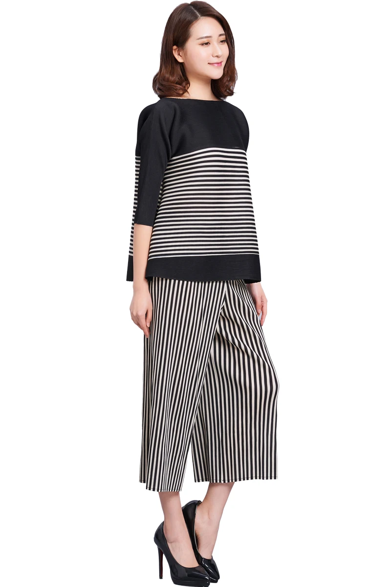 

Miyake pleated wide-leg trousers autumn new women's trousers big size high waist loose nine cent trousers black and white stripe