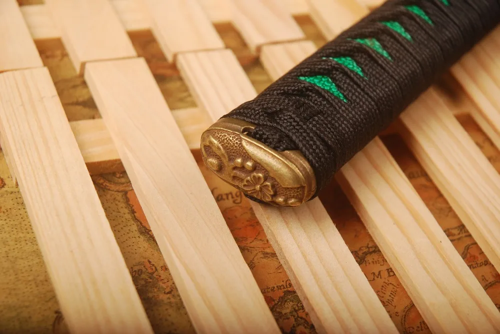 Прямая черная шелковая искусственная зеленая кожа Tsuka и сплав фучи Кашира для