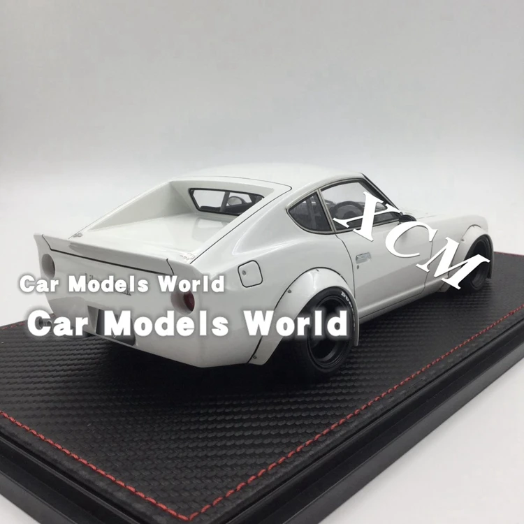 Полимерная модель автомобиля для IG-Model Fairlady Z(S30) 1:18(белый)+ маленький подарок
