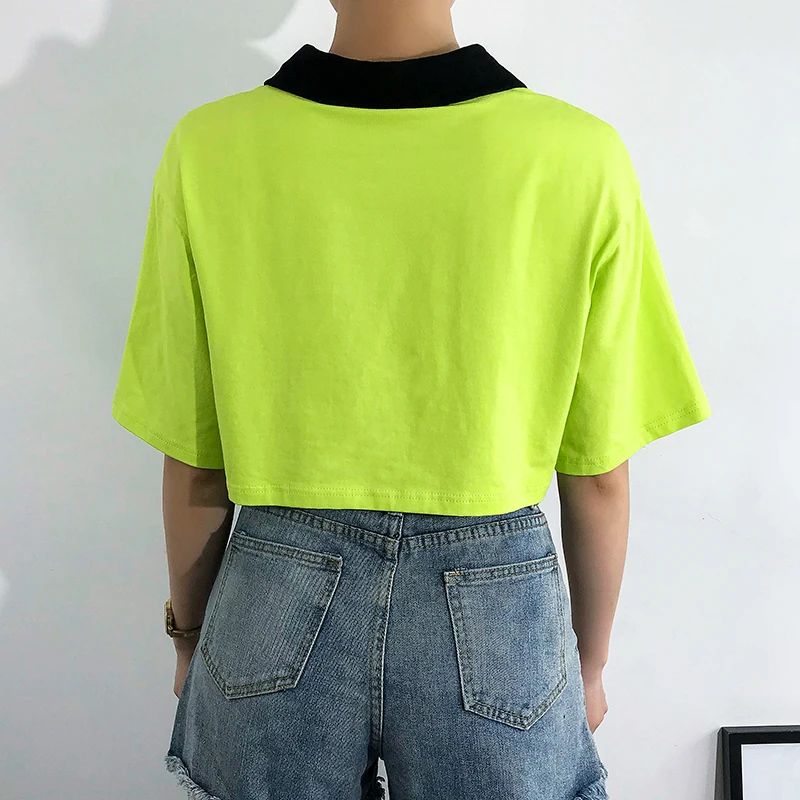 Женская футболка с коротким рукавом и отложным воротником неоновая в уличном