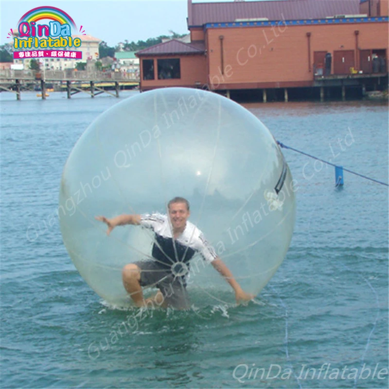 Ходит в шаре. Надувной Водный шар. Надувной шар для хождения по воде. Большие надувные шары для воды. Надувной шар для человека.