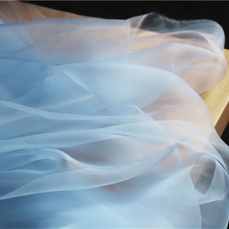 Дымчато-голубая перспективная гладкая ткань с зашифрованной