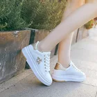 Женская маленькая белая обувь с вышивкой пчела, женская спортивная обувь для скейтбординга, мягкая обувь из искусственной кожи на платформе, стразы, кроссовки