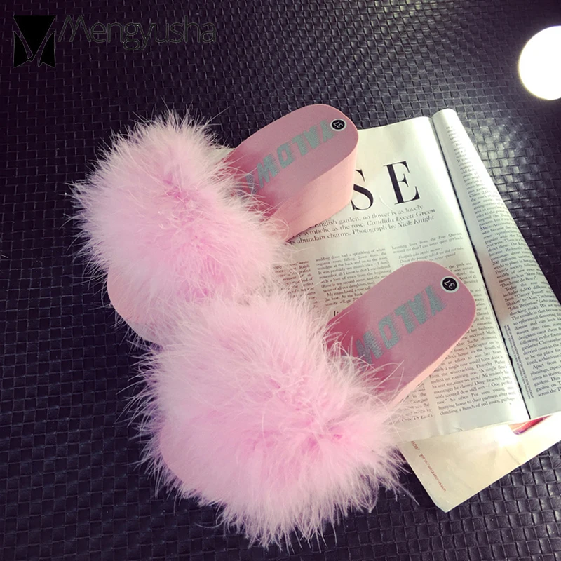 Шлепанцы женские меховые на толстой подошве сланцы с перьями уличная