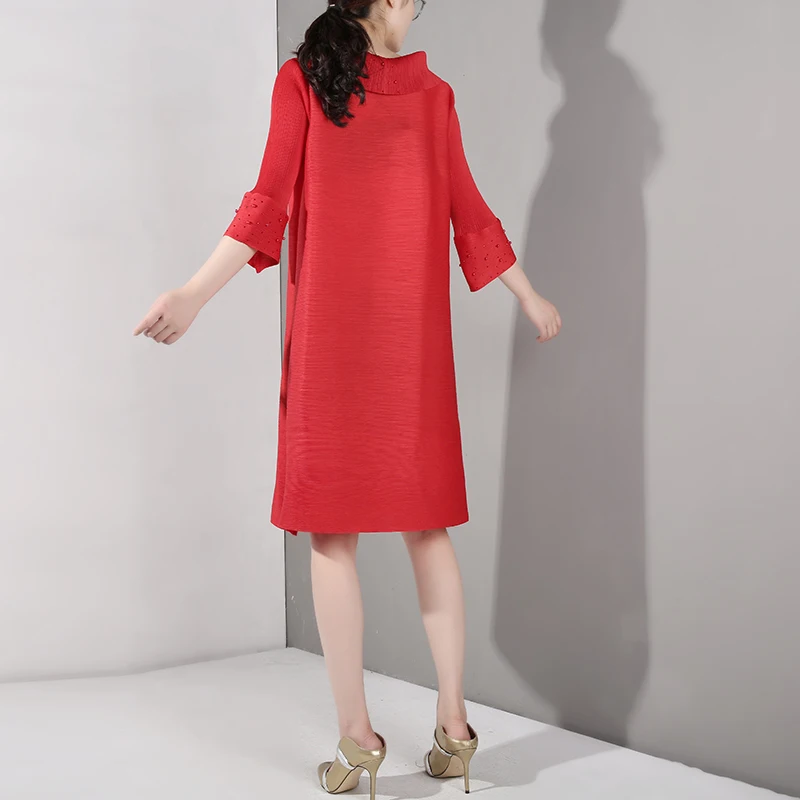 Женское платье с высоким воротом LANMREM красное плиссированное рукавом три