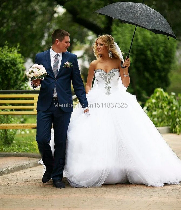 2015 Vintage Sheer Wedding Dresses Ball Gown Sweetheart Crystal Beaded Tulle Court Train Pleats Bridal Gowns with lace-up Ba | Свадьбы и