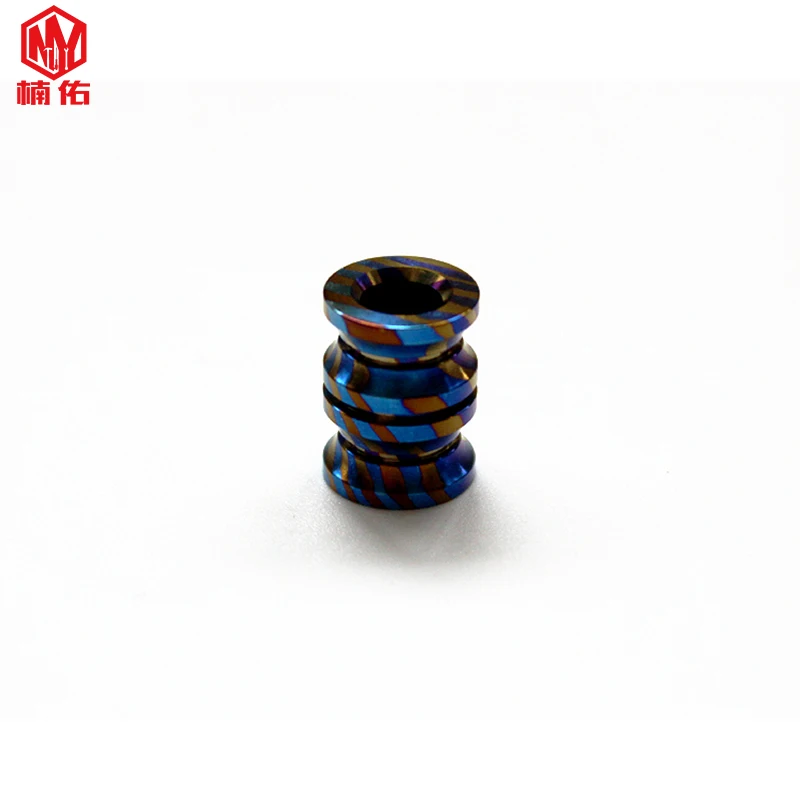 

1Pcs Titanium Alloy Damascus Knife Beads EDC Outdoor Pocket Tool Umbrella Rope Pendant Knife Pendant Beads
