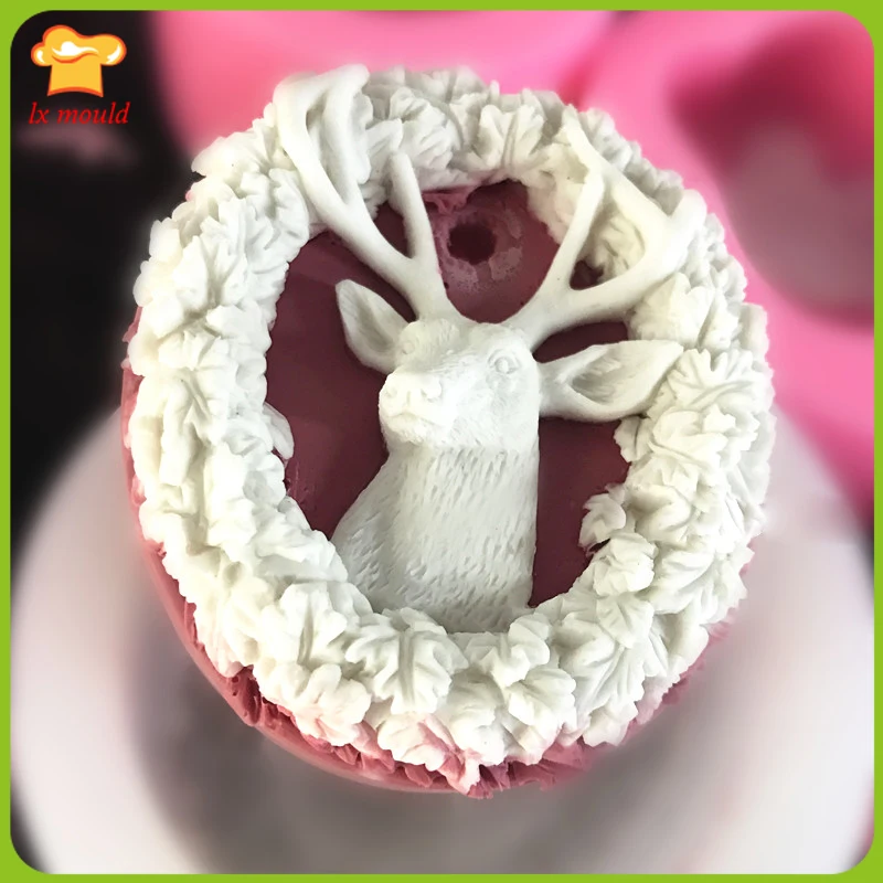 

3D Christmas Reindeer Silicone Mould Christmas Wreath Candle Aromatherapy Gypsum Mold