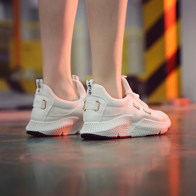 Дышащие женские кроссовки столбики белые черные розовые спортивные туфли из