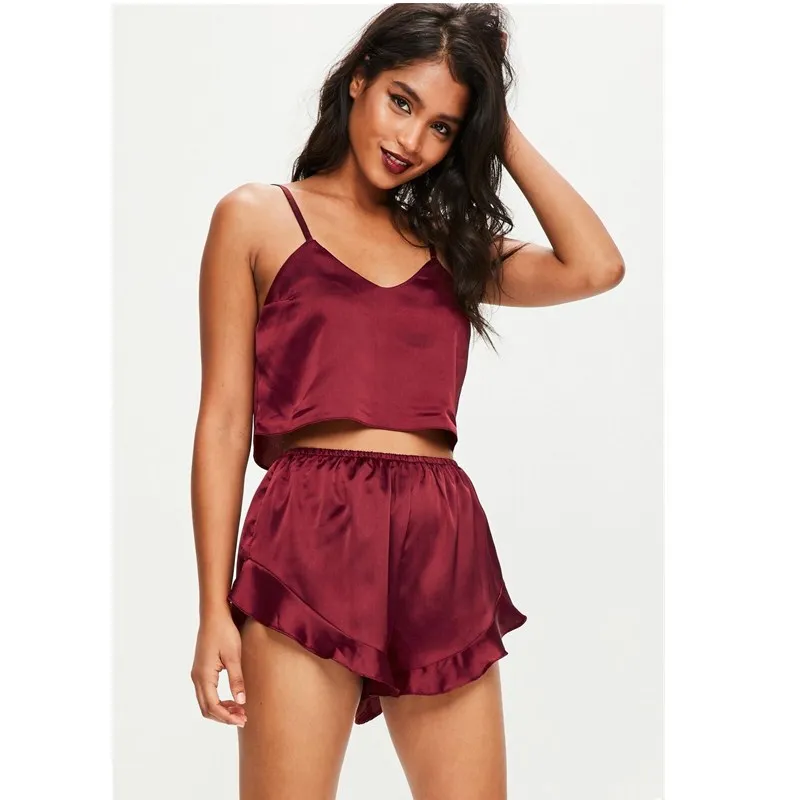 Пижамный комплект Женский атласный с короткими бретельками и шортами высокой