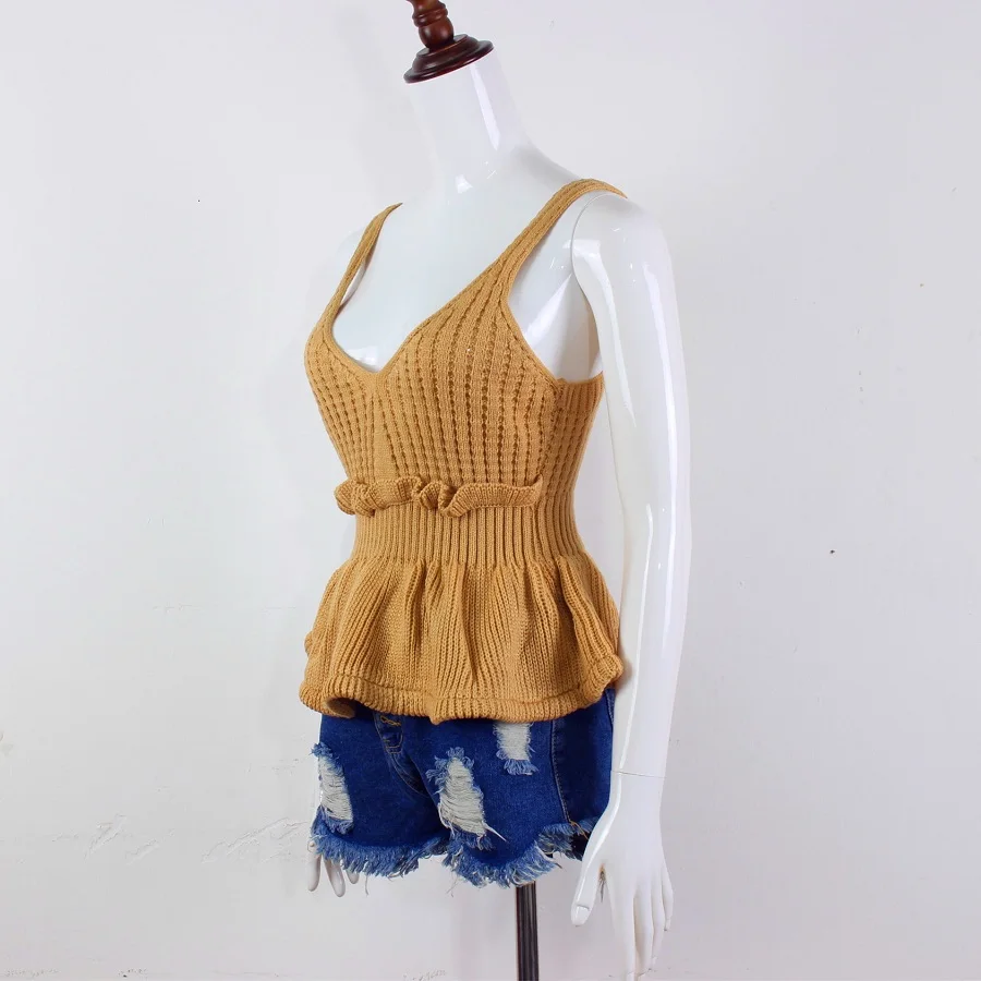 Майка женская на тонких бретелях пикантный эластичный ТРИКОТАЖНЫЙ УКОРОЧЕННЫЙ