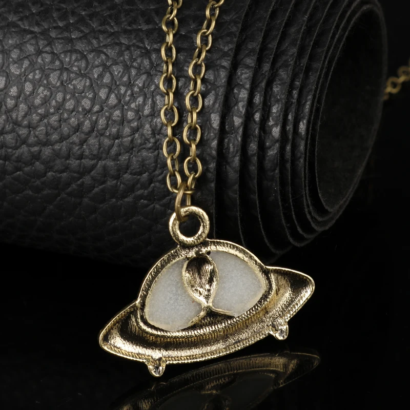 

MOCHUN Wholesale Vintage Punk Jewelry Luminous Necklace I want to believe Alien UFO Pendants NeckLace Men Women Christmas Gift-3