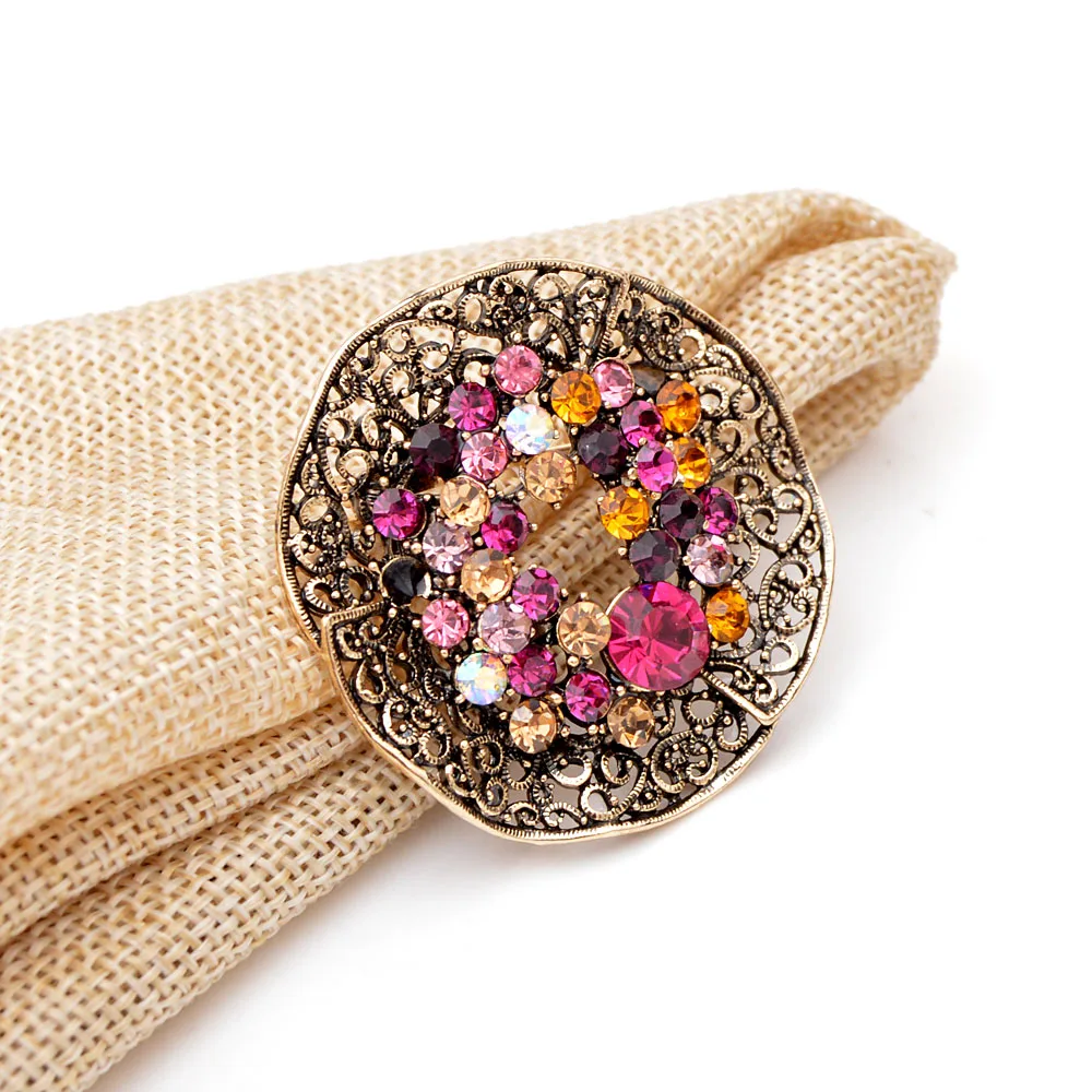 CINDY XIANG 3 Colors Rhinestone Vintage Fashion Round Circle Brooches For Women Coat Pins Shining Luxury Autumn Brooch Good Gift