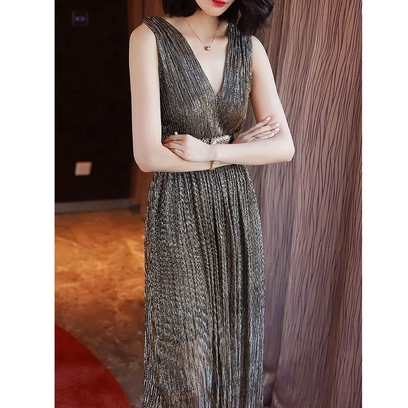 

2019 summer new sleeveless deep V-neck fashion bright silk dress Slim thin temperament sexy dress