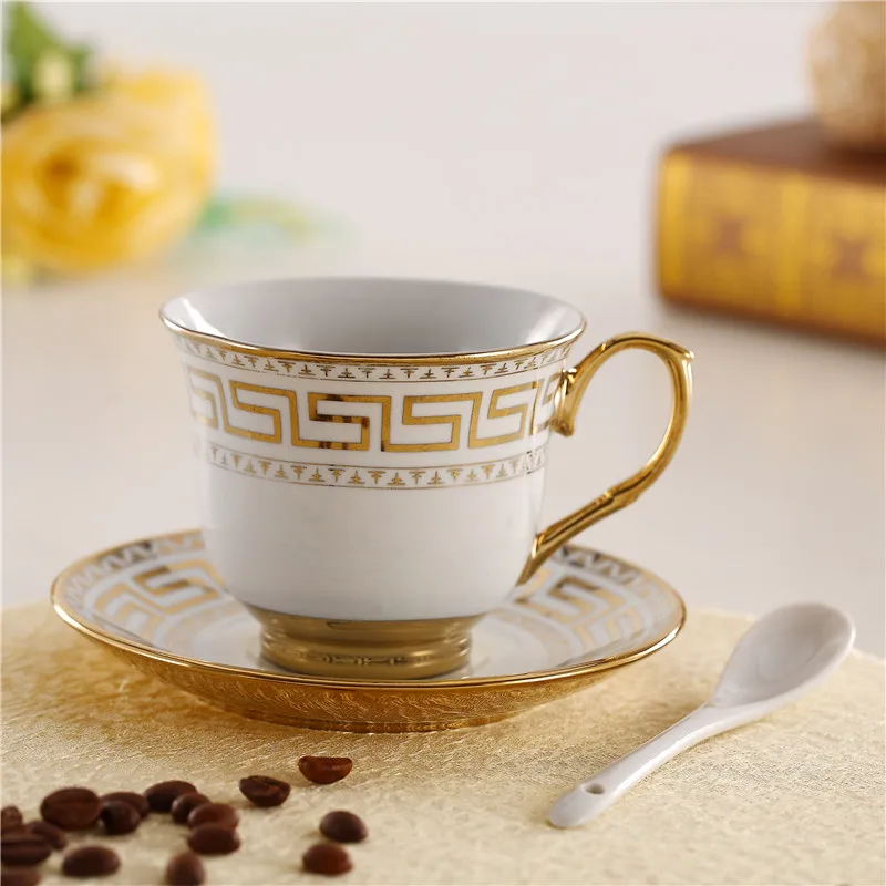 Горячая цветок керамическая чашка с подстаканник и золотой ложкой чтобы