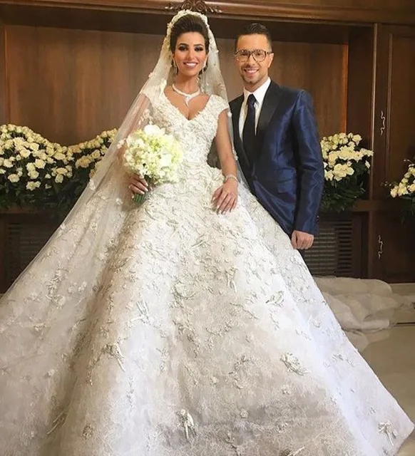 

Amazing Beads Applique V Neck Ball Gown Wedding Dress Chapel Train Lace Up Cap Short Sleeve Custom Made Bridal Gowns