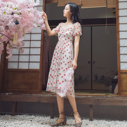 Винтажное платье красное розовое с вышивкой Сетчатое квадратным воротником а