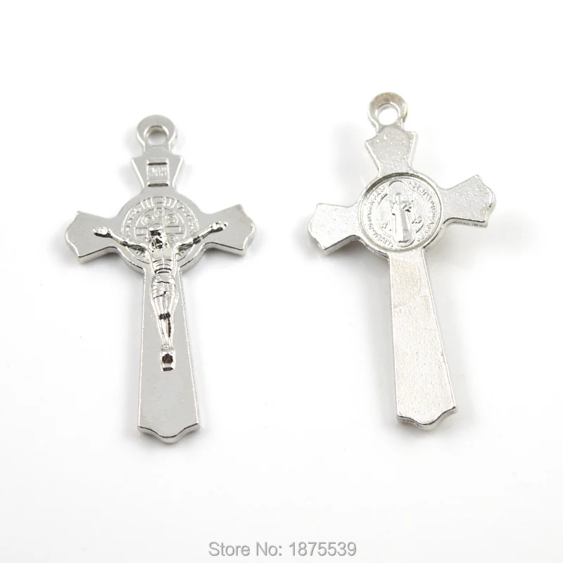 Модный распятие Святого Бенедикта с двумя цветами ног Иисуса в европейском