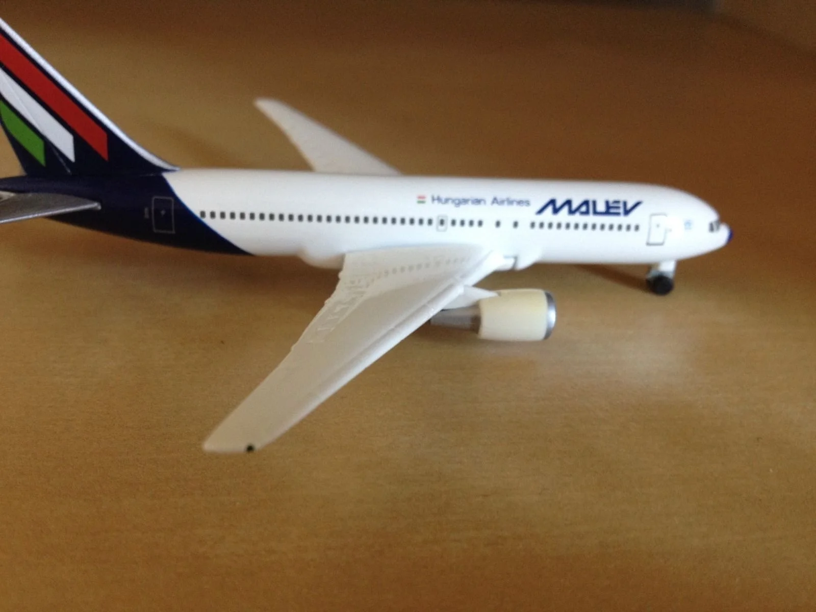 1:500 Saudia Airways 1011-200 HZ-AHA модель самолета
