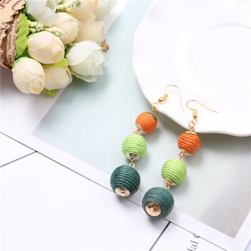 Меховым бубоном Бон плюшевые серьги шарики завернутый шарик Crispin падение Pom