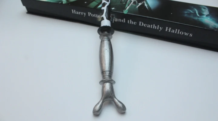 С коробкой волшебная палочка Гарри Потре профессор Horace Slughorn необычная
