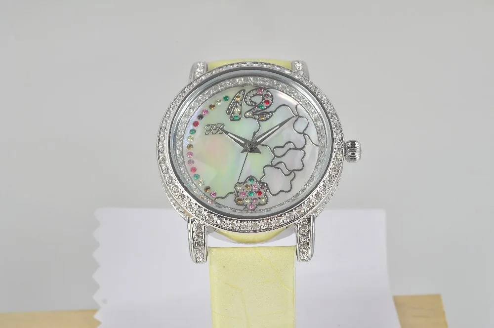 Нарядные часы для девочек от известного бренда PB простые светящиеся аналоговые