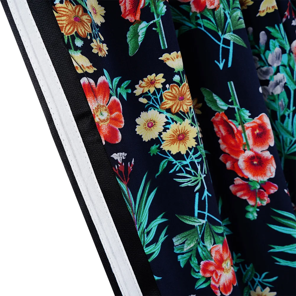 Брюки женские прямые черно-белые в полоску с цветочным принтом | Женская одежда