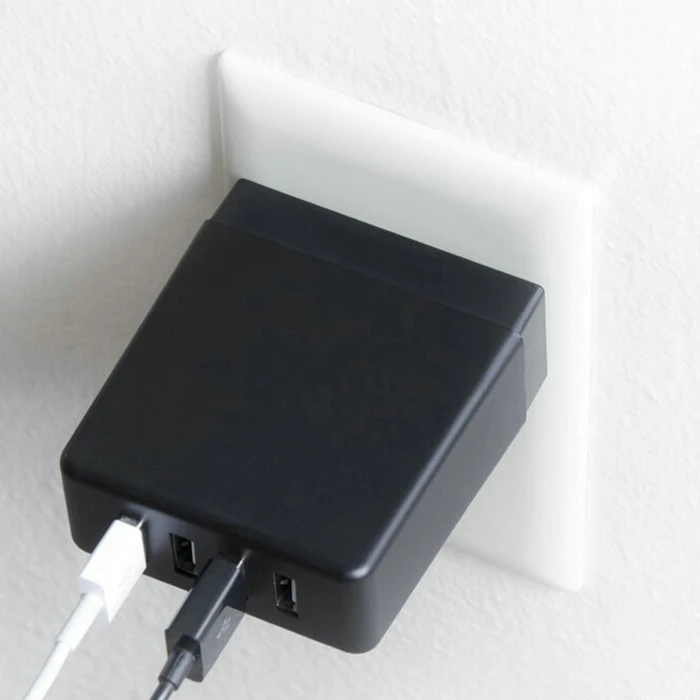 Сетевое зарядное устройство с 4 USB-портами и вилкой Стандарта