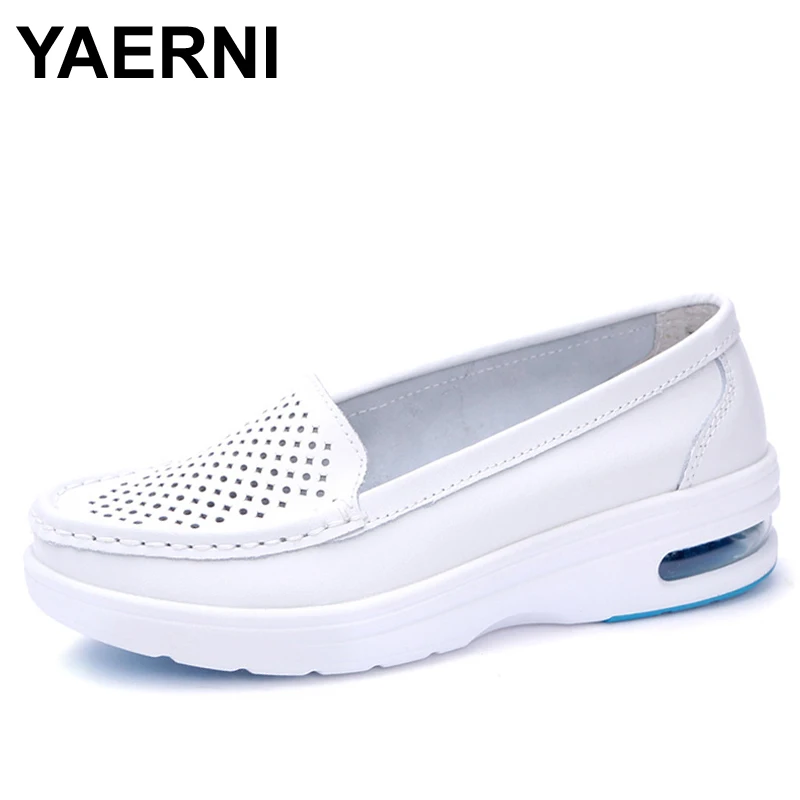 

YAERNI/новые женские белые туфли для медсестры; Женские мягкие удобные повседневные Нескользящие туфли из натуральной кожи на платформе с воз...