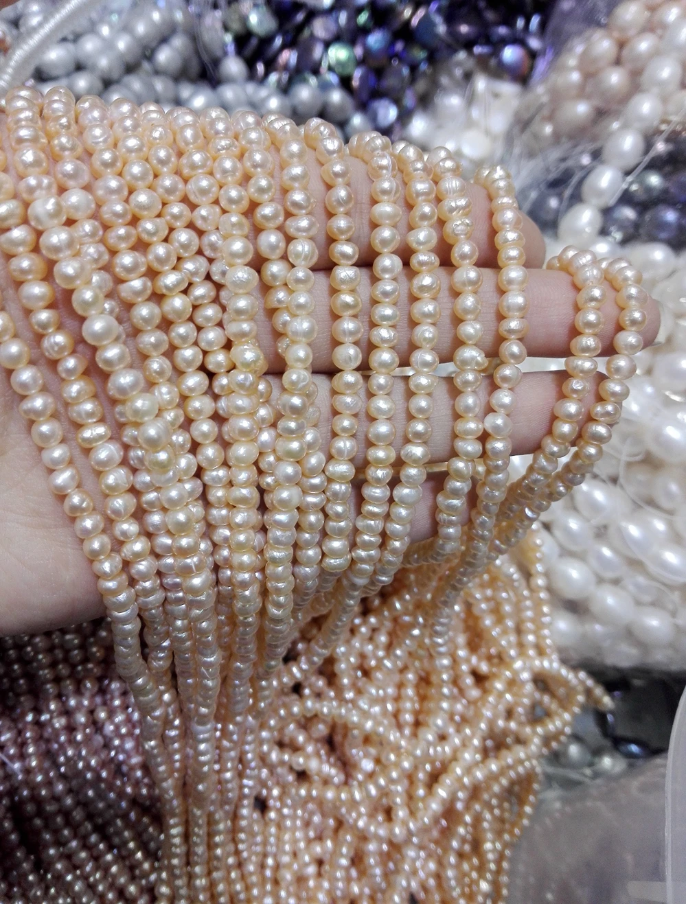 Натуральный жемчуг на одной пряди 6 мм ярко-розовый натуральный пресноводный