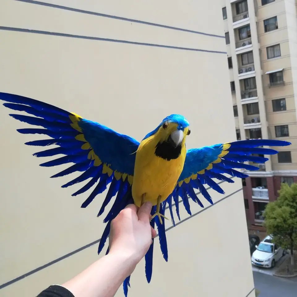 Игрушка в реальности желто синий попугай модель ручной работы пенопласт и перья