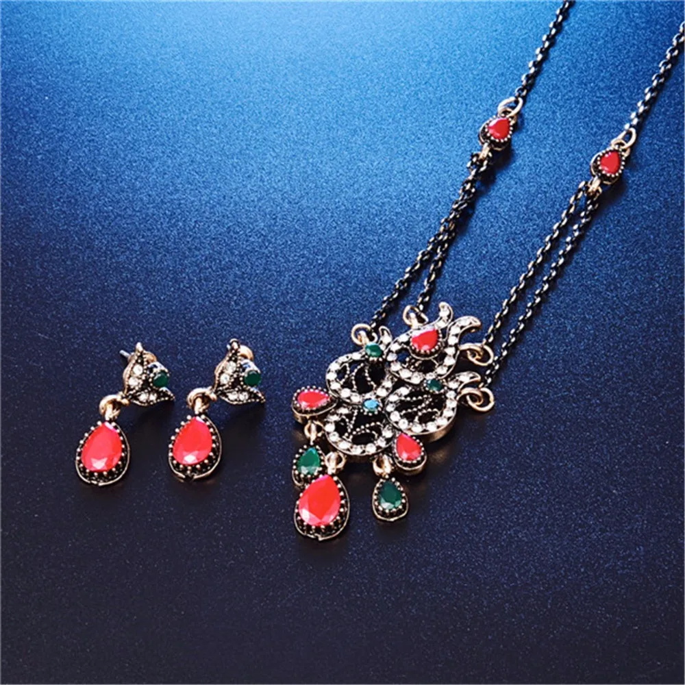 Женский комплект украшений в этническом стиле колье и серьги золотого цвета с