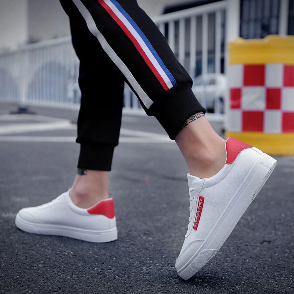 Мужские повседневные кроссовки белые удобные с круглым носком на плоской