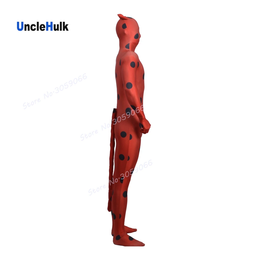 Черный костюм Zentai в горошек из красного спандекса с кошачьими ушками и хвостом |