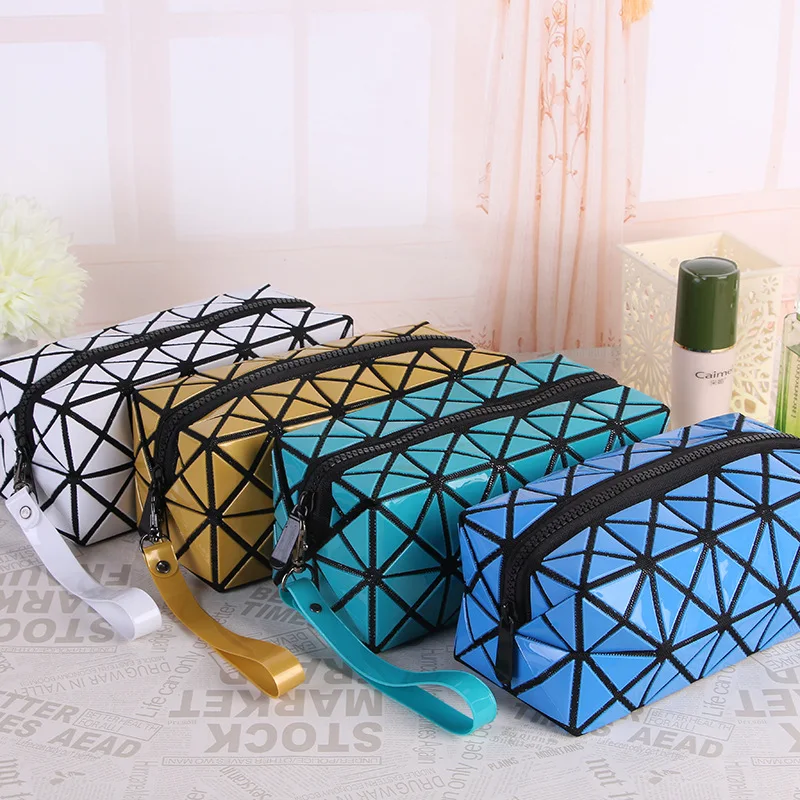 Модная женская косметичка на молнии с геометрическим рисунком кожаная лазерной
