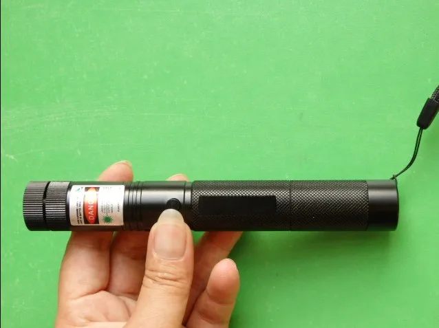 

Hot! Powerful Military Green laser pointer 100W 100000m 532nm Flashlight Burning Lazer presenter Burn Matches & Light Cigarettes