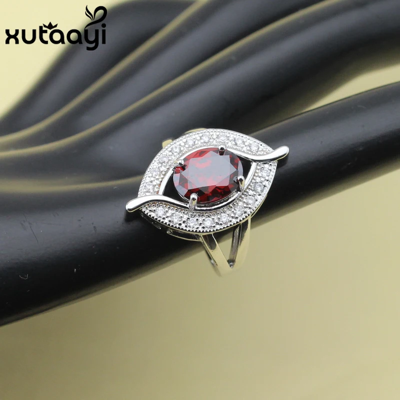 Женский ювелирный комплект из колье и серёг серебристого цвета | Украшения